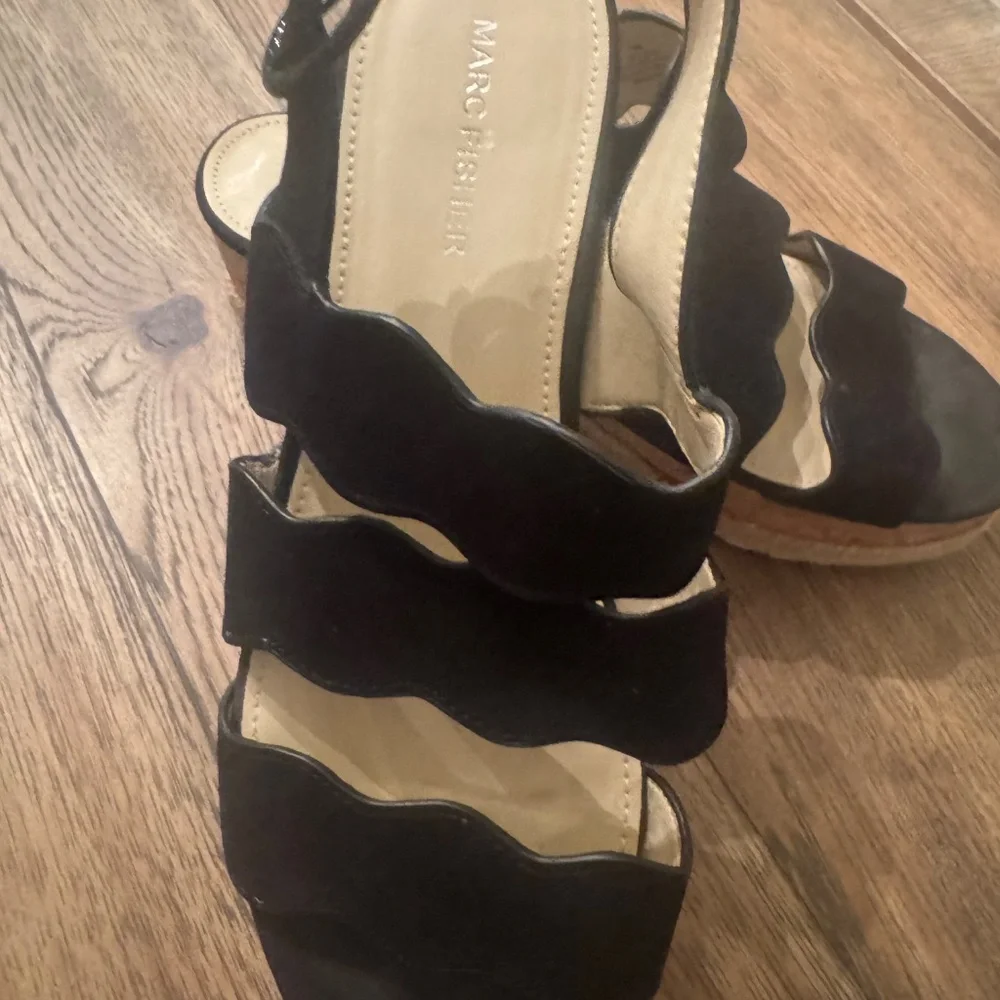 Marc Fisher Wavy Black Espadrilles Suede Sandals / Wedges / Platforms 10
